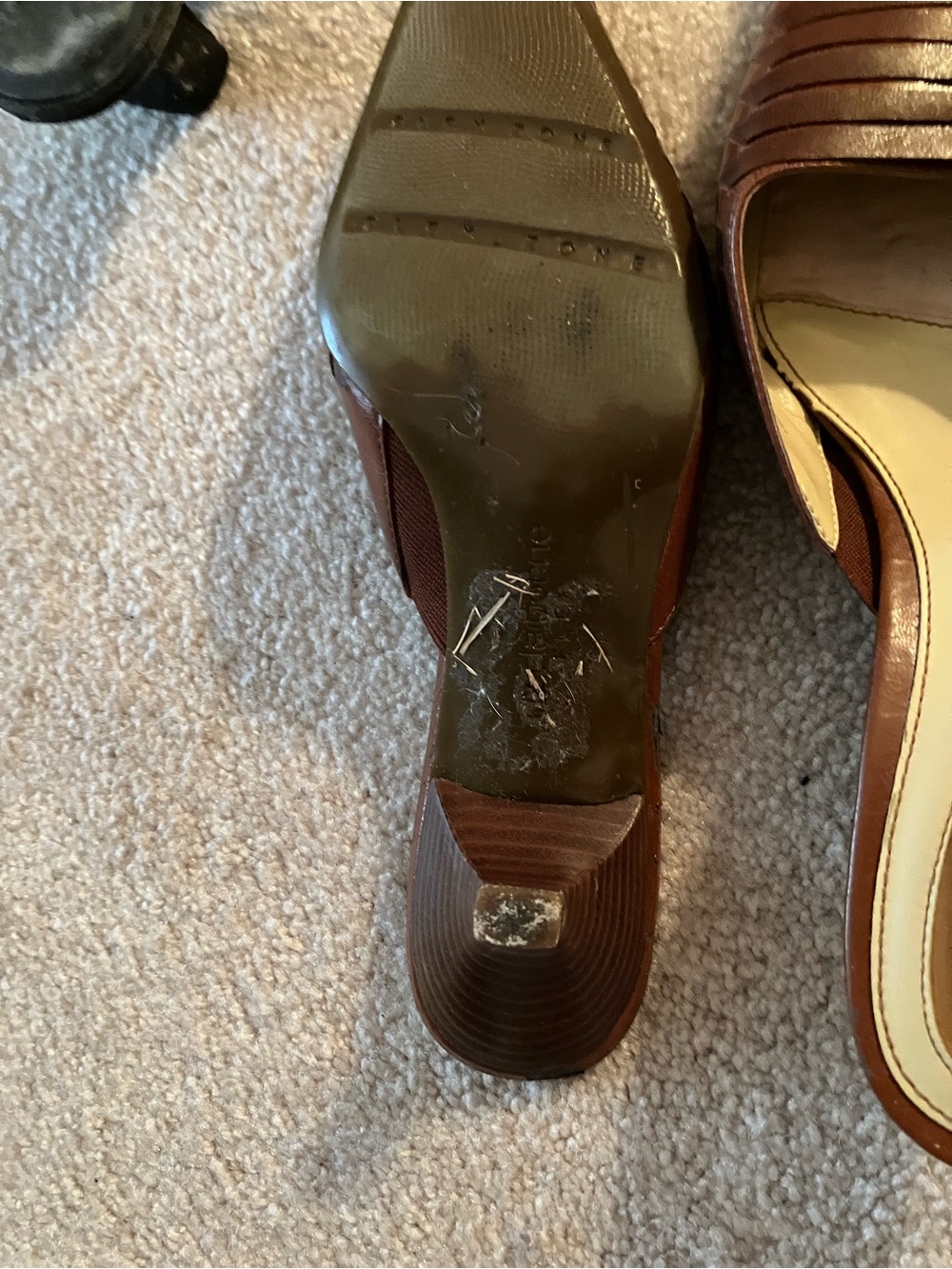 Liz Claiborne Brown Women's Low Heel Slip-On Pumps